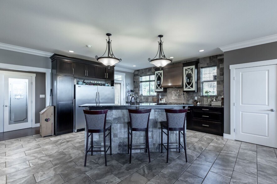 More Photos Of 2379 Chardonnay Ln, Abbotsford Hospitality For Sale