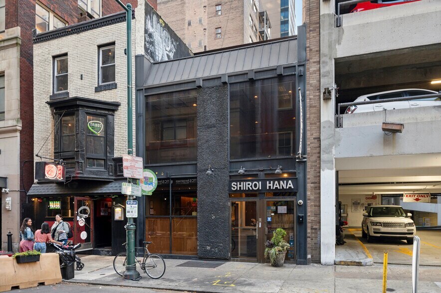 More Photos Of 222 S 15th St, Philadelphia Restaurant For Sale