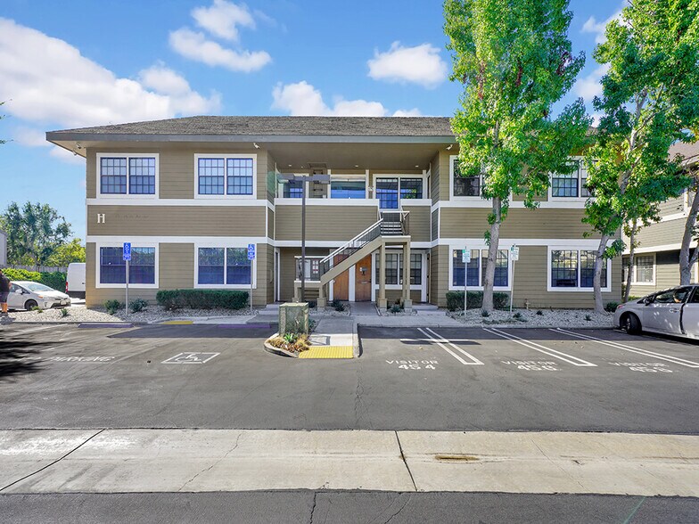 More Photos Of 2900 Bristol St, Costa Mesa Office For Sale