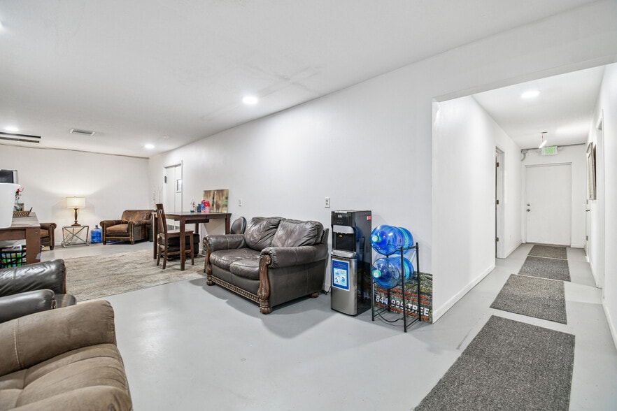 More Photos Of 6010 Wall St, Port Richey Warehouse For Sale