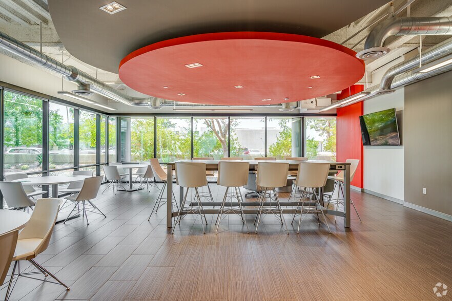 More Photos Of 2111 E Highland Ave, Phoenix Office For Lease