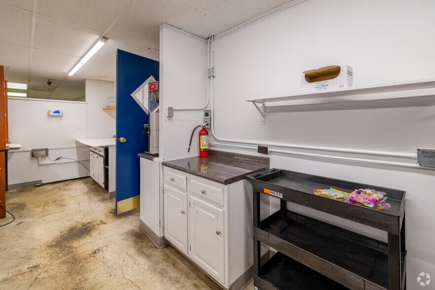 More Photos Of 7781 Highway 167 S, Sheridan Convenience Store For Lease