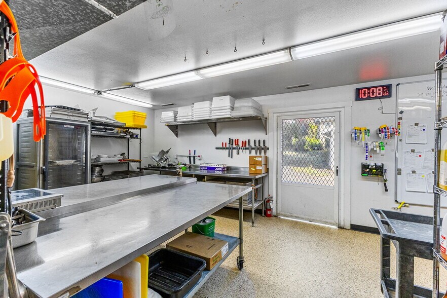 More Photos Of 765 Liberty St SE, Salem Freestanding For Sale