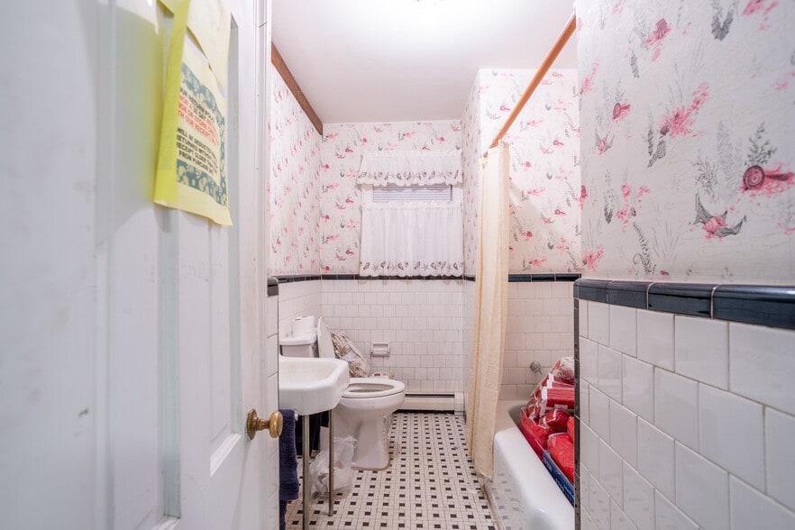 More Photos Of 6663 Highway 58, Buffalo Junction Storefront Retail Office For Sale