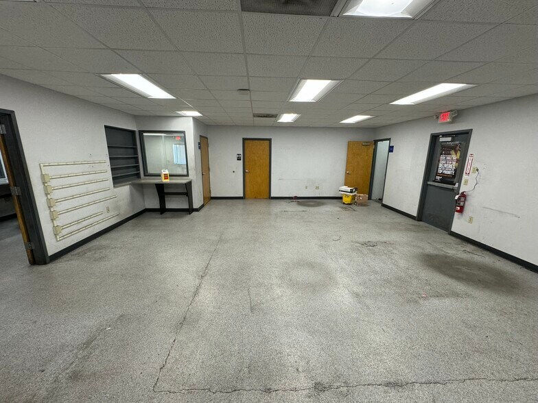 More Photos Of 700 NE Arch St, Atlanta Truck Terminal For Sale