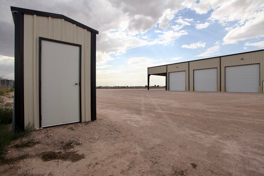 More Photos Of 1508 County Road 1105, Midland Warehouse For Lease