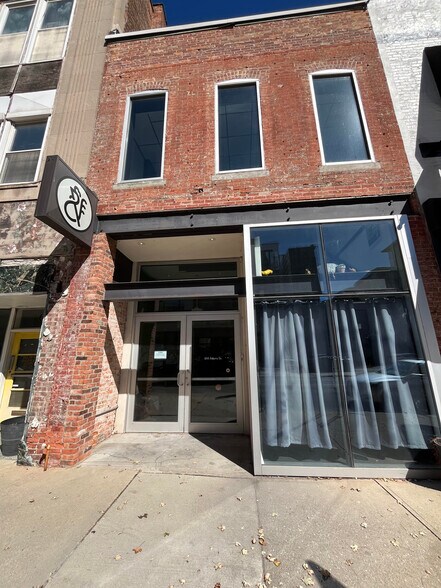 More Photos Of 614 Adams St, Toledo Restaurant For Lease
