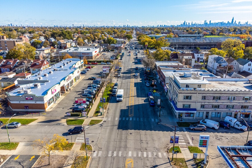 More Photos Of 5634-5650 W Fullerton Ave, Chicago Unknown For Lease
