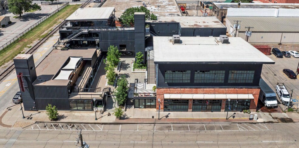 Primary Photo Of 319 S 4th St, Waco Hotel For Lease