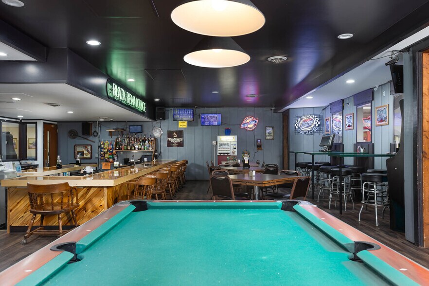 More Photos Of 400 Main St, White Pine Hotel For Sale