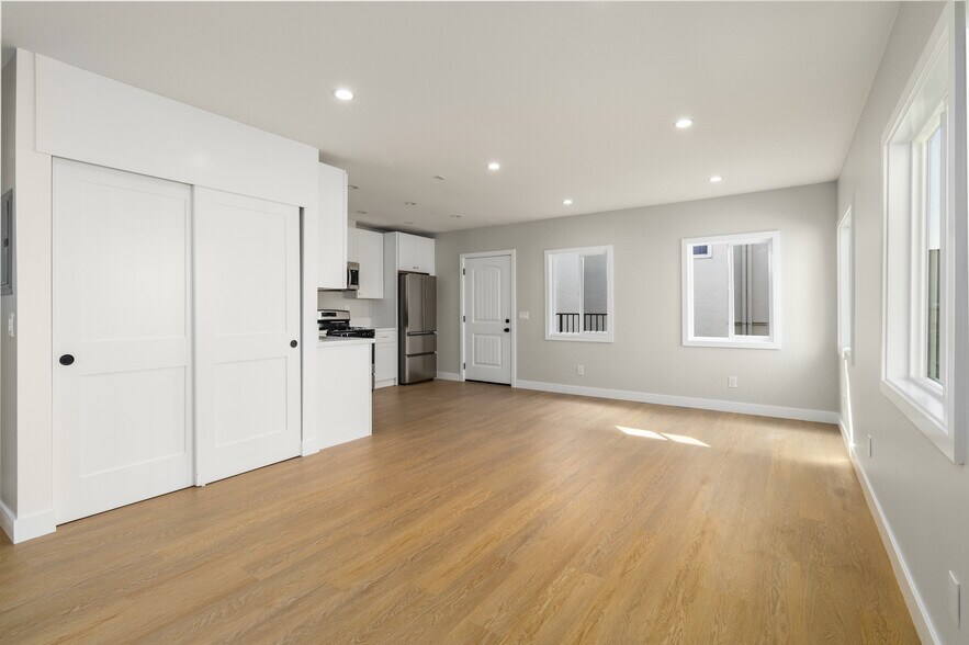 More Photos Of 1827 E 4th St, Long Beach Apartments For Sale