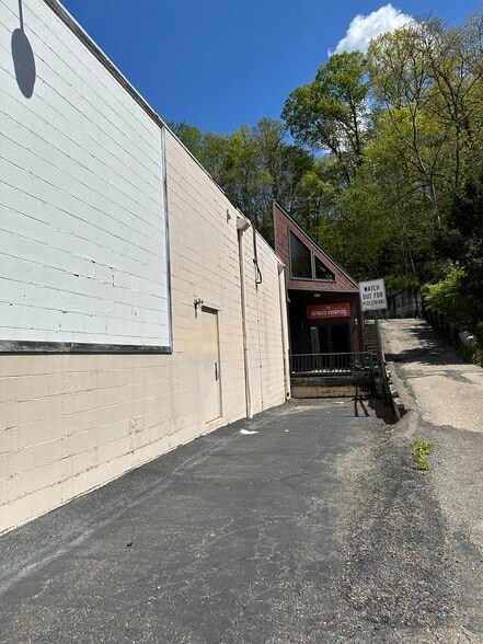 More Photos Of 4460 Steubenville Pike, Pittsburgh Freestanding For Lease