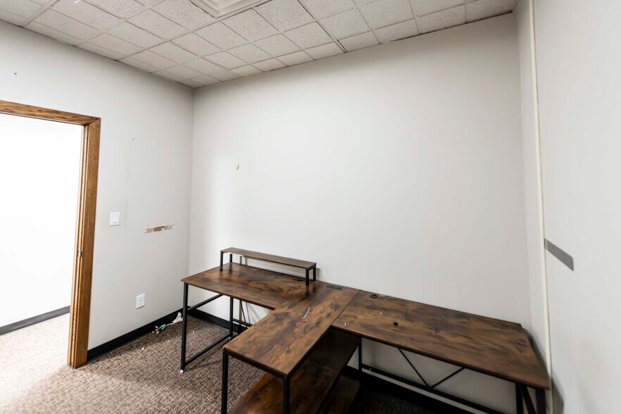 More Photos Of 1119 N 42nd St, Grand Forks Office For Lease