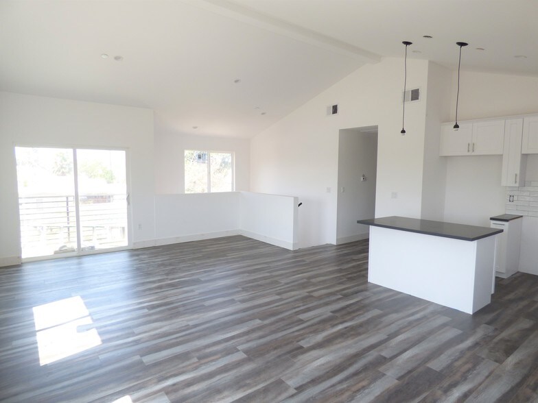 More Photos Of 6732 Irvine Ave, North Hollywood Apartments For Sale