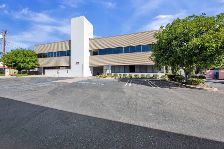 More Photos Of 20 E Foothill Blvd, Arcadia Loft Creative Space For Lease