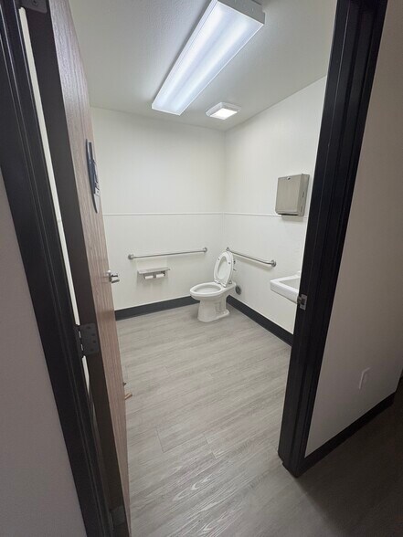 More Photos Of 14655 El Molino St, Fontana Warehouse For Sale