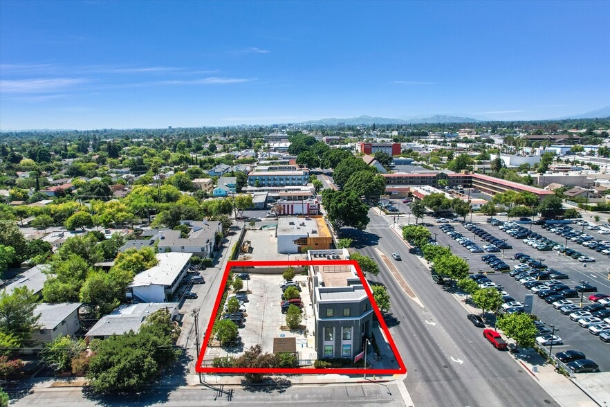More Photos Of 2956 E Colorado Blvd, Pasadena General Retail For Lease