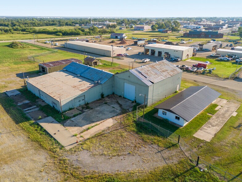 More Photos Of 600 W Cherry St, Cushing Warehouse For Lease