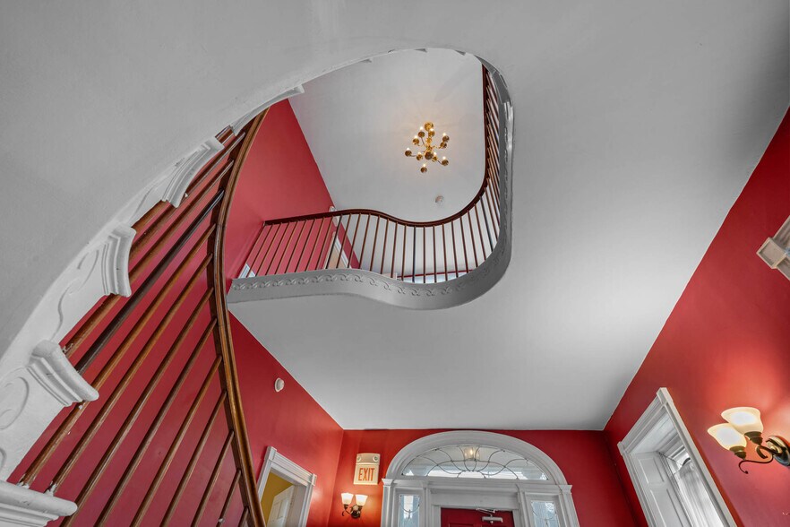 More Photos Of 122 Main St, Charlestown Restaurant For Sale
