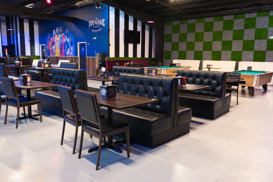 More Photos Of 6347 Phillips Hwy, Jacksonville Bar For Sale