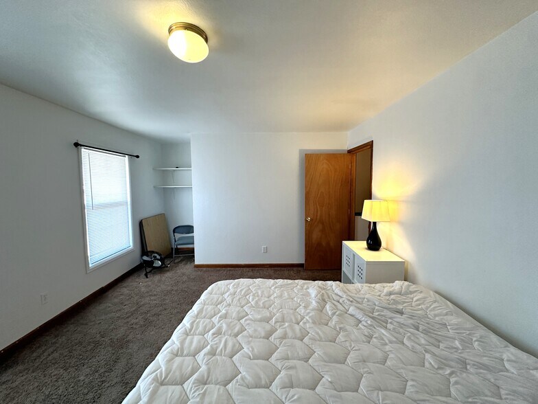 More Photos Of 309 8th St, Hugo Apartments For Sale