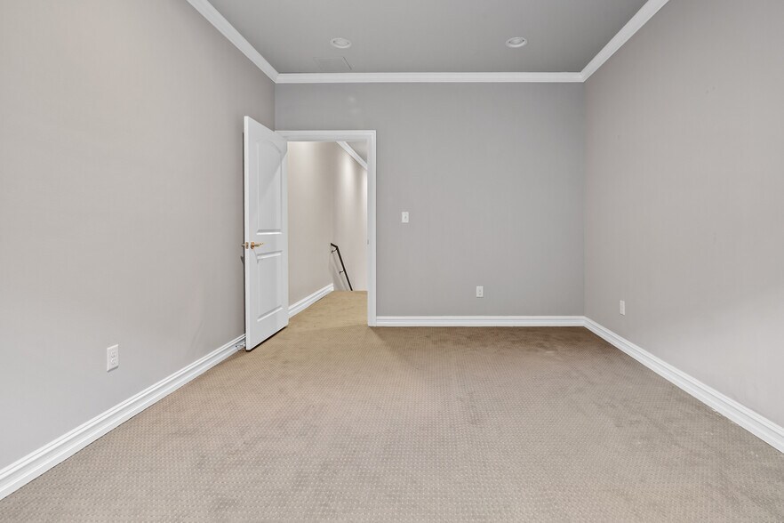 More Photos Of 6281 E 120th Ct, Tulsa Medical For Lease