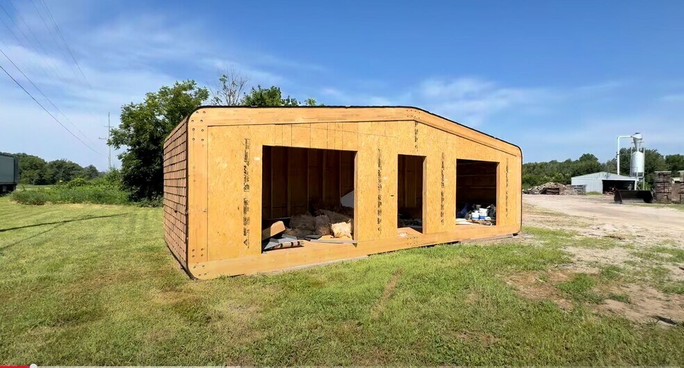 More Photos Of 364 E Old IL 250, Noble Industrial For Sale