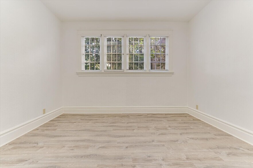 More Photos Of 1010 Rio Grande St, Austin Office For Sale