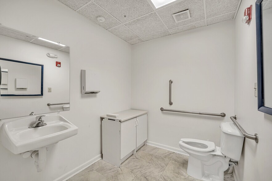 More Photos Of 815 Greenwood Ave, Jenkintown Medical For Sale