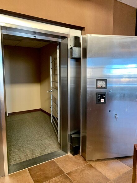 More Photos Of 139 Plaza Dr, Brandon Bank For Sale