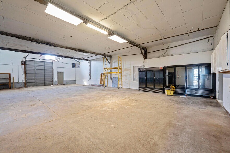 More Photos Of 3895-3905 Sullivant Ave, Columbus Freestanding For Lease