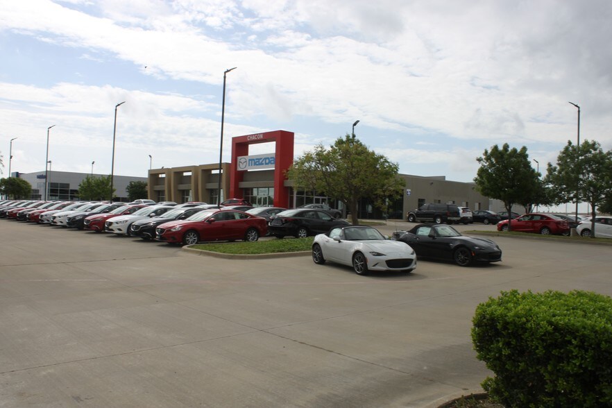 More Photos Of 39490 Lyndon B Johnson Fwy, Dallas Auto Dealership For Lease
