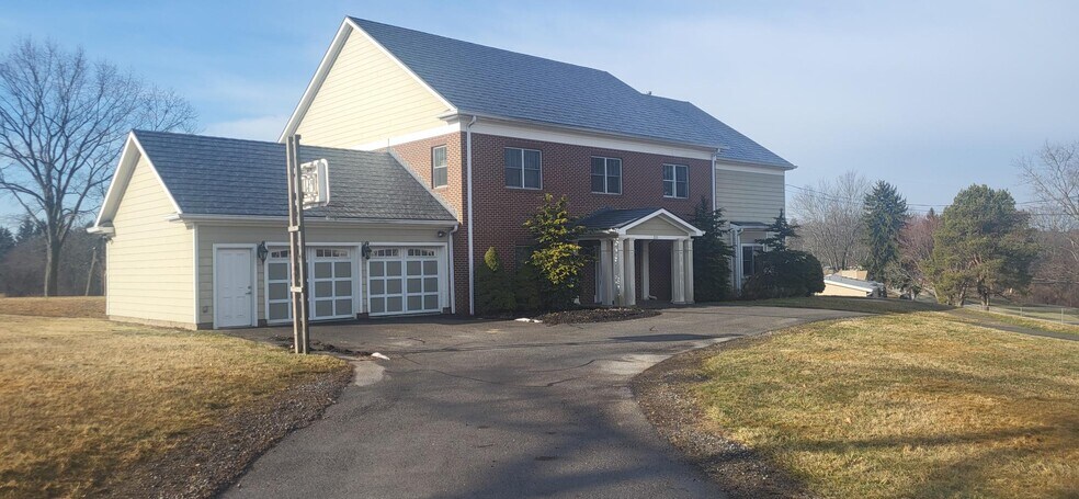 More Photos Of 221 Felician Dr, Moon Twp Apartments For Sale