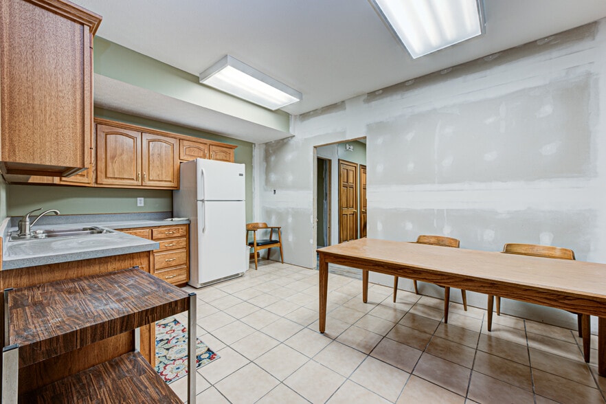 More Photos Of 6287 Taylorsville Rd, Fisherville Office For Lease