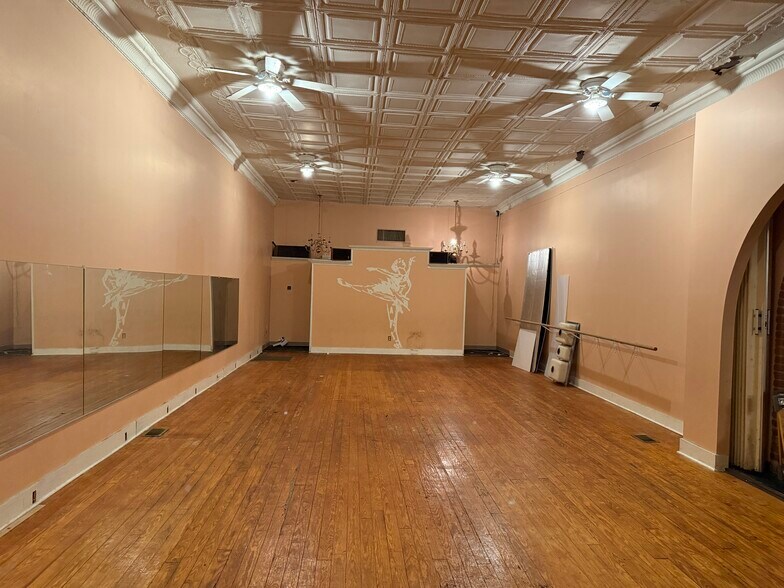 More Photos Of 105 1st Ave N, Lewisburg General Retail For Lease