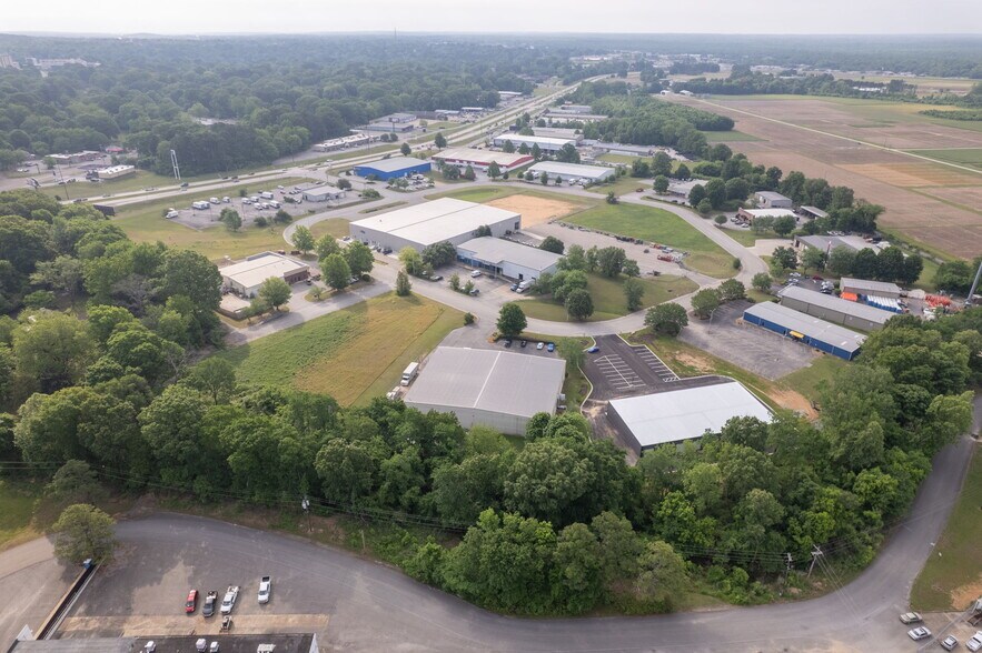 More Photos Of 176 Commerce Center Cir, Jackson Flex For Lease