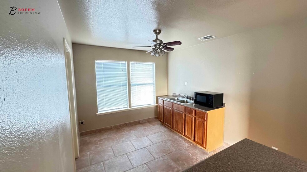More Photos Of 3350 Lasses Blvd, San Antonio General Retail For Sale