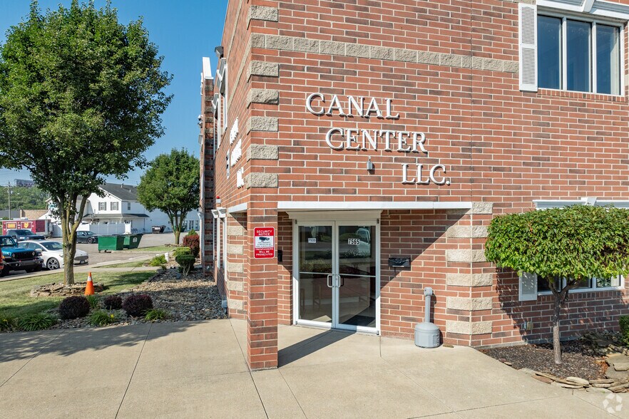 More Photos Of 7535-7735 Granger Rd, Valley View Flex For Lease