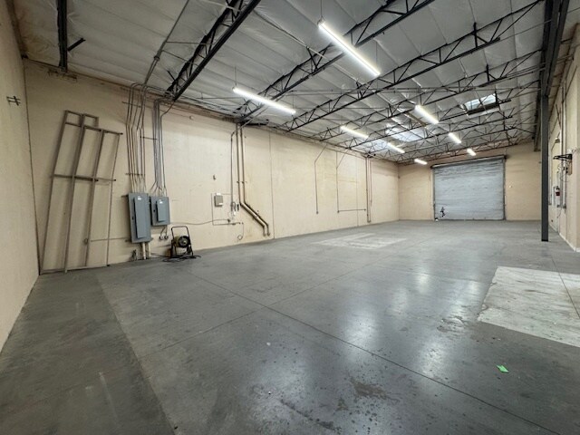 More Photos Of 5968 Edmond St, Las Vegas Warehouse For Lease