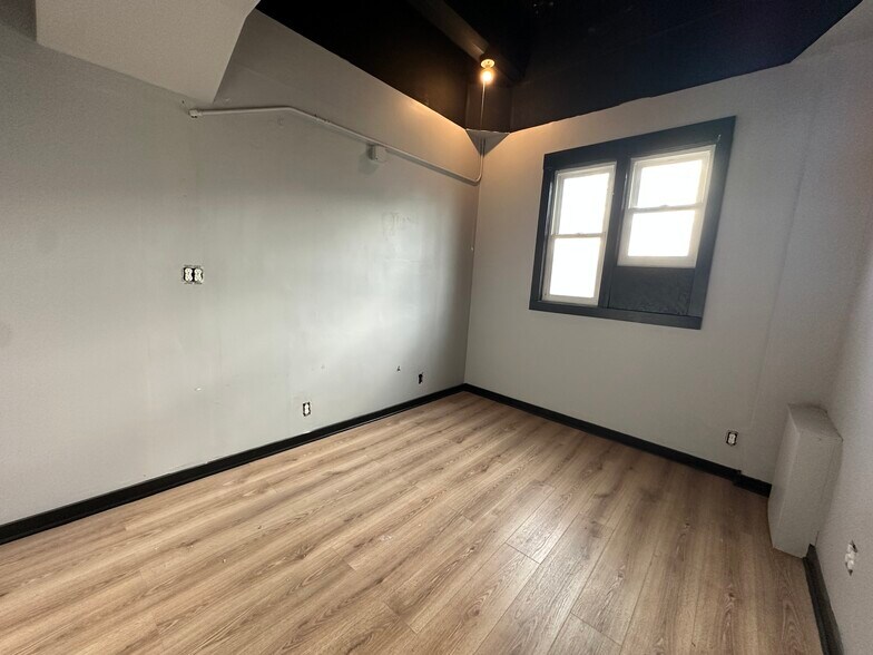 More Photos Of 2600-2604 W Fond Du Lac Ave, Milwaukee Manufacturing For Sale