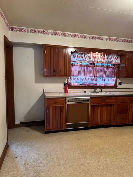 More Photos Of 73 Berlin Cross Keys Rd, Williamstown Specialty For Sale