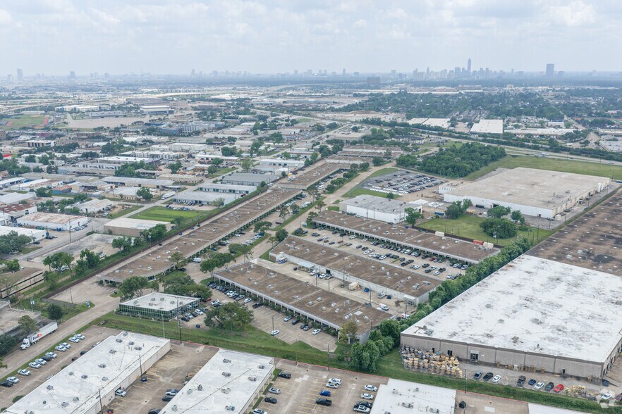More Photos Of 2500 Central Pky, Houston Unknown For Lease