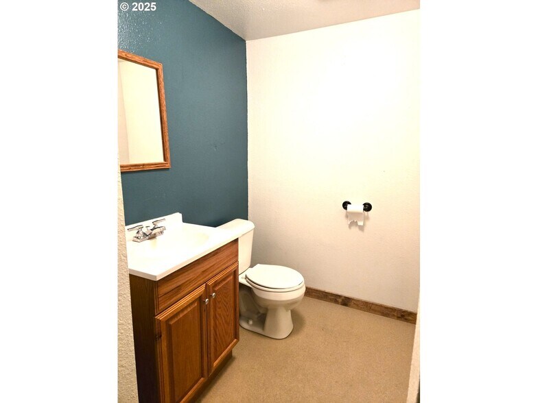 More Photos Of 110 US-395 Hwy, Long Creek Office For Sale