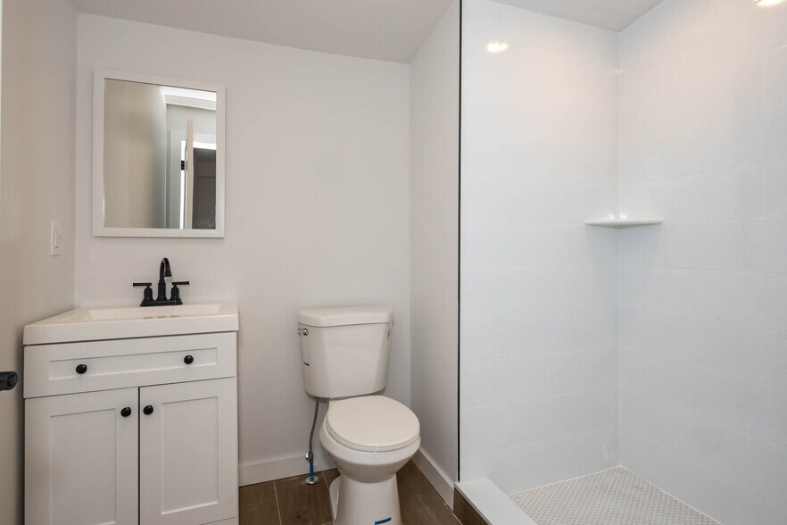 More Photos Of 12 Jansen Ave, Woodbridge Warehouse For Sale