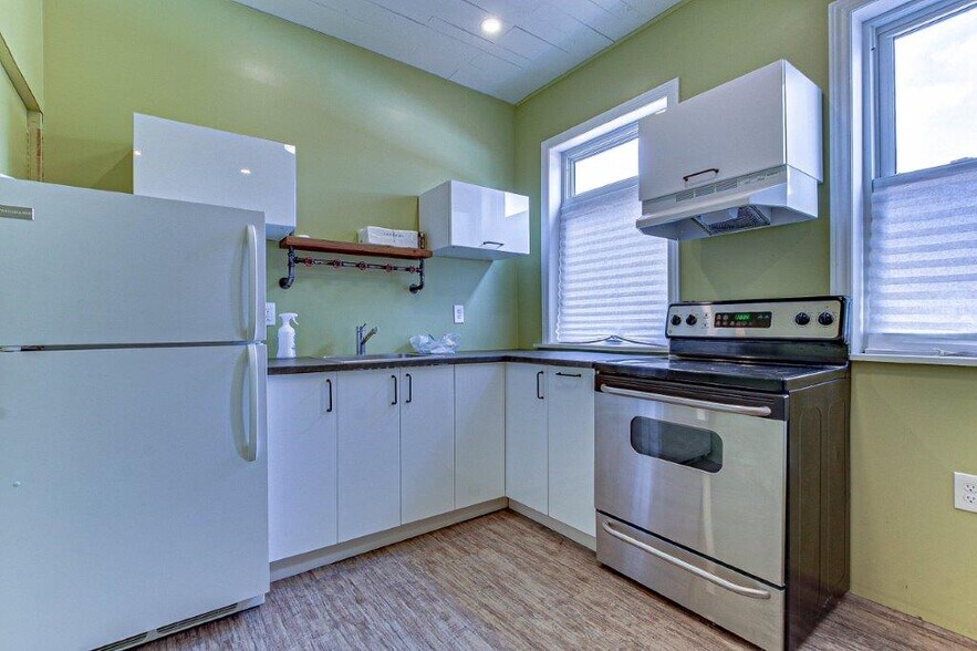 More Photos Of 473 Dundas St, Woodstock Storefront For Lease