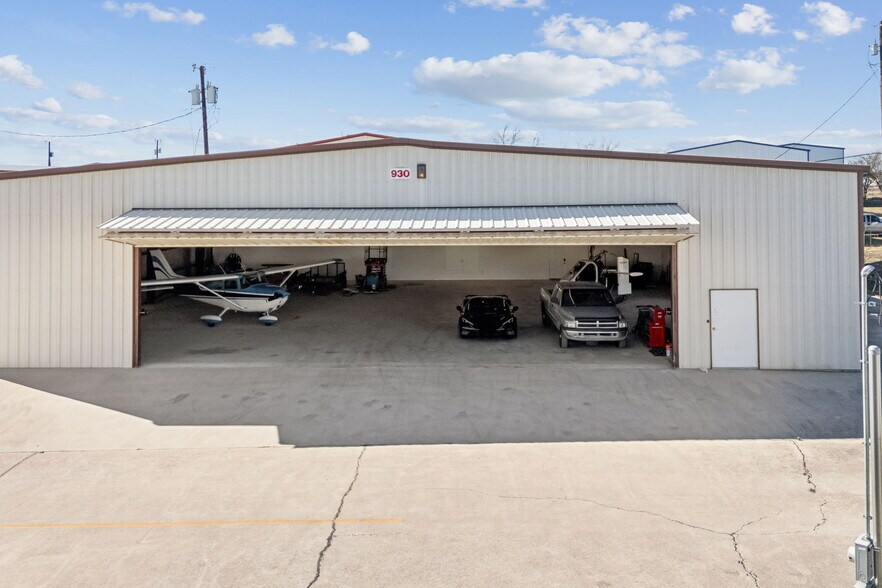 More Photos Of 930 Aviator Dr, Fort Worth Specialty For Sale