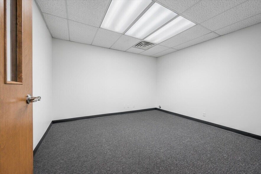 More Photos Of 1175 Post & Paddock Rd, Grand Prairie Office For Lease