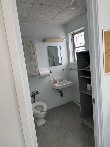 More Photos Of 2620 W Genesee Ave, Saginaw Freestanding For Sale