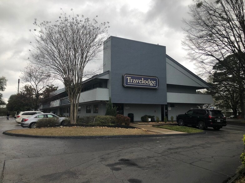 More Photos Of 2471 Old National Pky, College Park Hotel For Sale