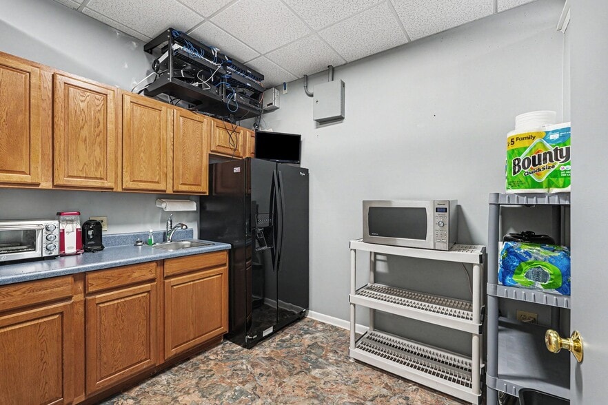 More Photos Of 2012 Aurora Rd, Melbourne Service For Lease